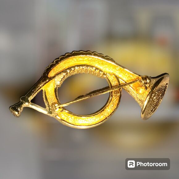 Burberry Elegant Horn Brooch - Picture 11 of 11